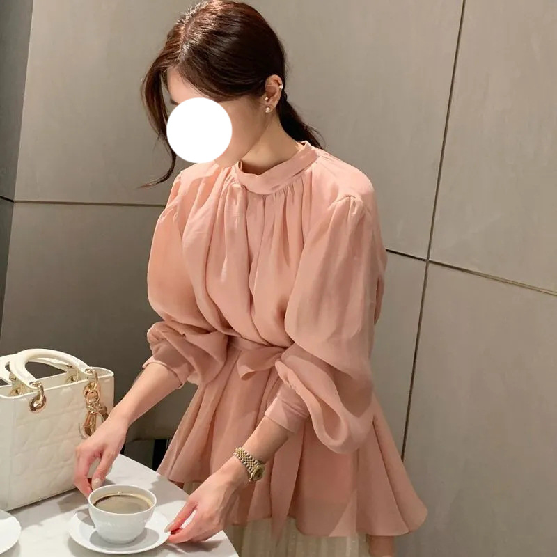 エレガントなレースアップカラーシャツ 無地プリーツシャツ ウエストスリムランタンスリーブシャツ エレガントシャツ レースアップシャツ