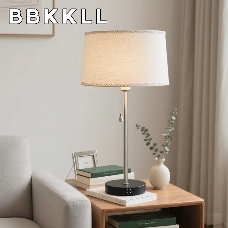 Solární větrný houpající se světelný bodový lampion ve tvaru světlušky.