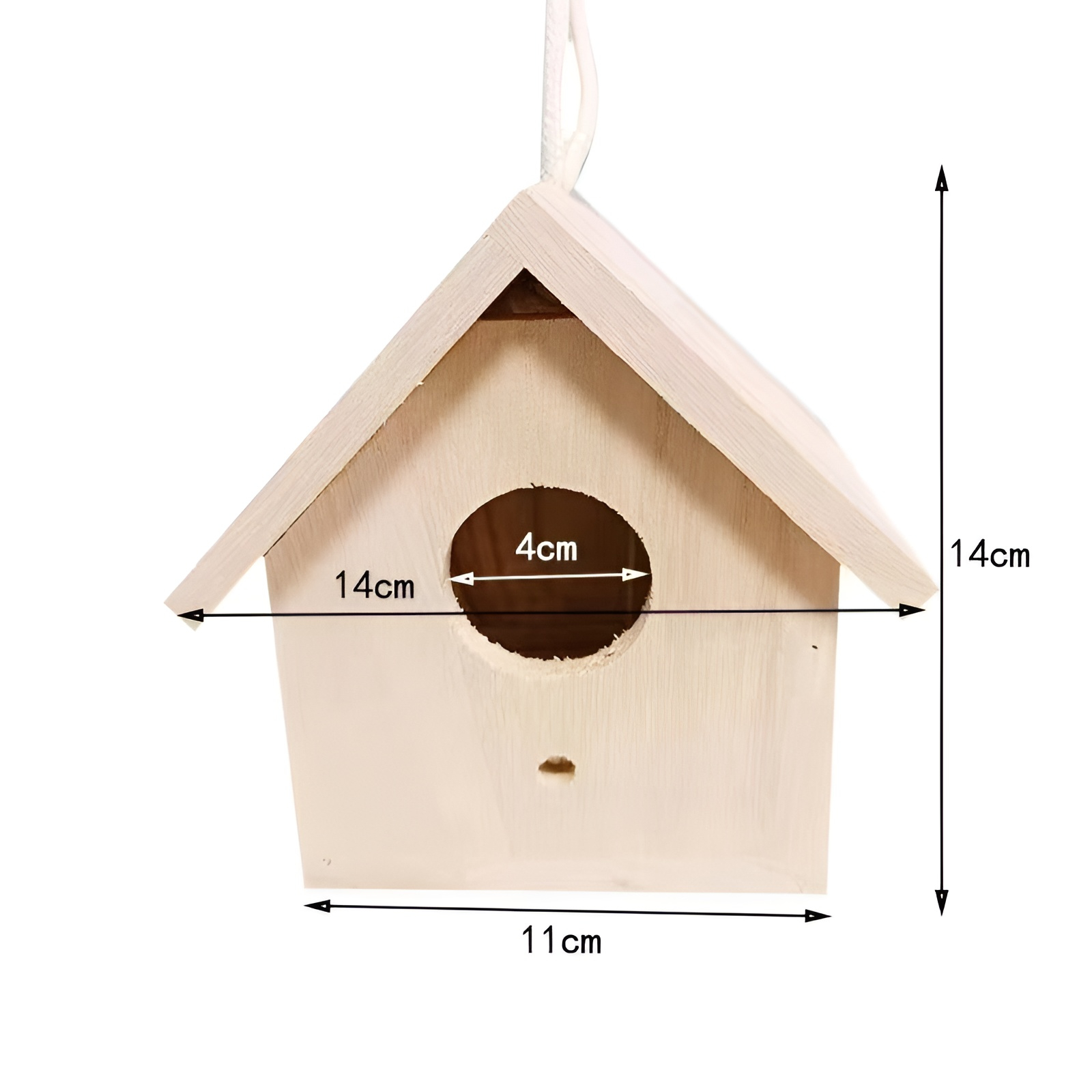 自然な雰囲気の木製鳥の家