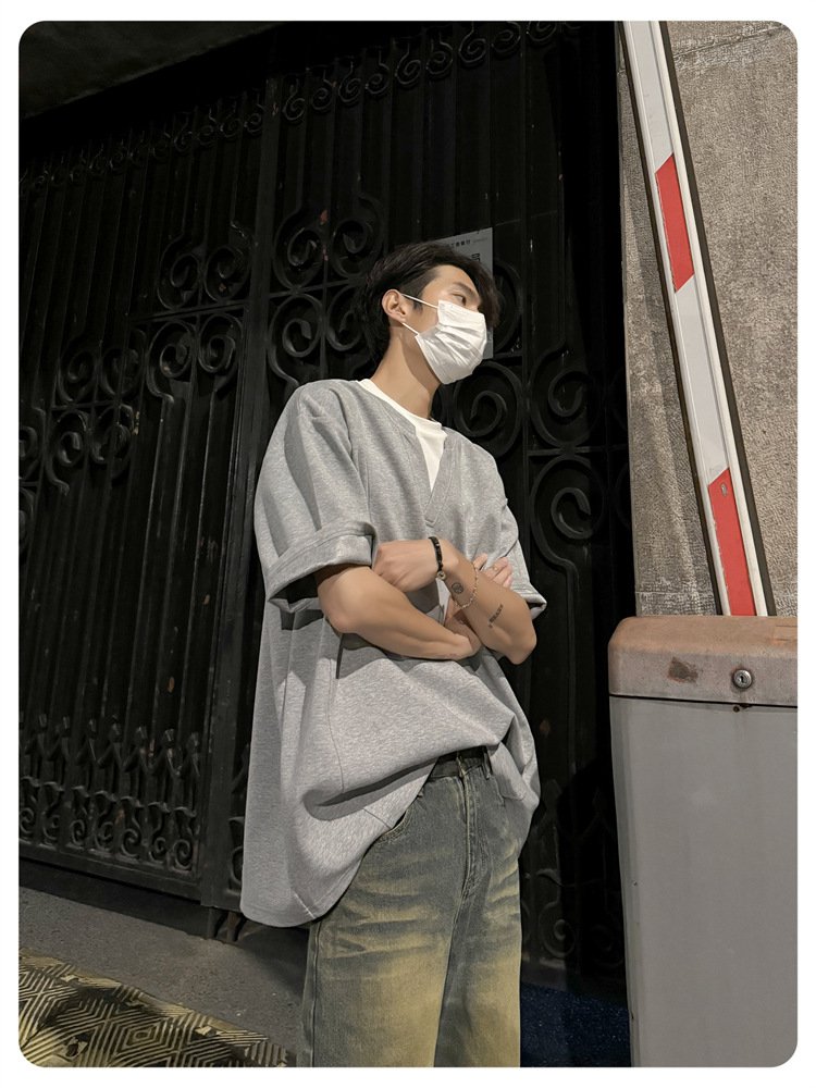 万能に使えるカジュアルメンズ半袖Tシャツコーディネート例