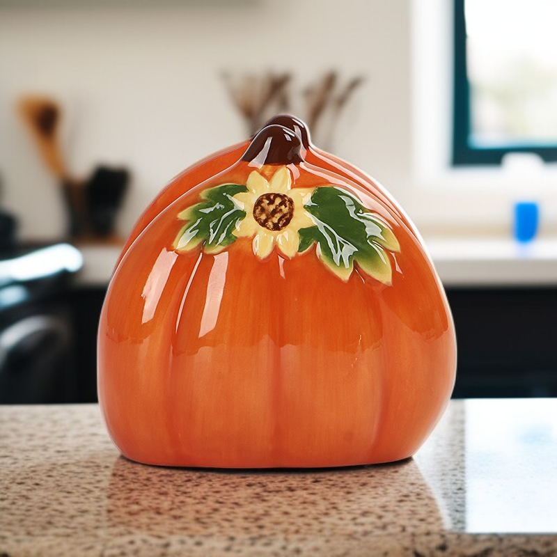 おしゃれなカボチャの陶器コップの側面写真