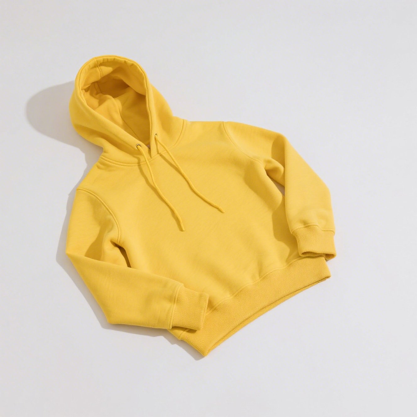 明るいレモン色のカジュアルスウェット