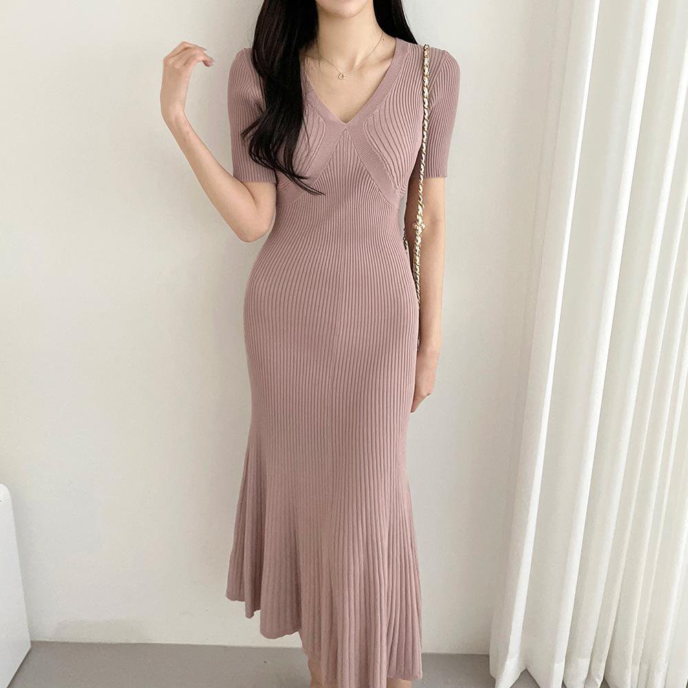 오피스룩에 어울리는 미디스커트 니트 원피스