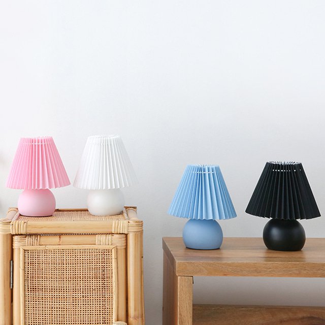 Accordion pleated table lamp