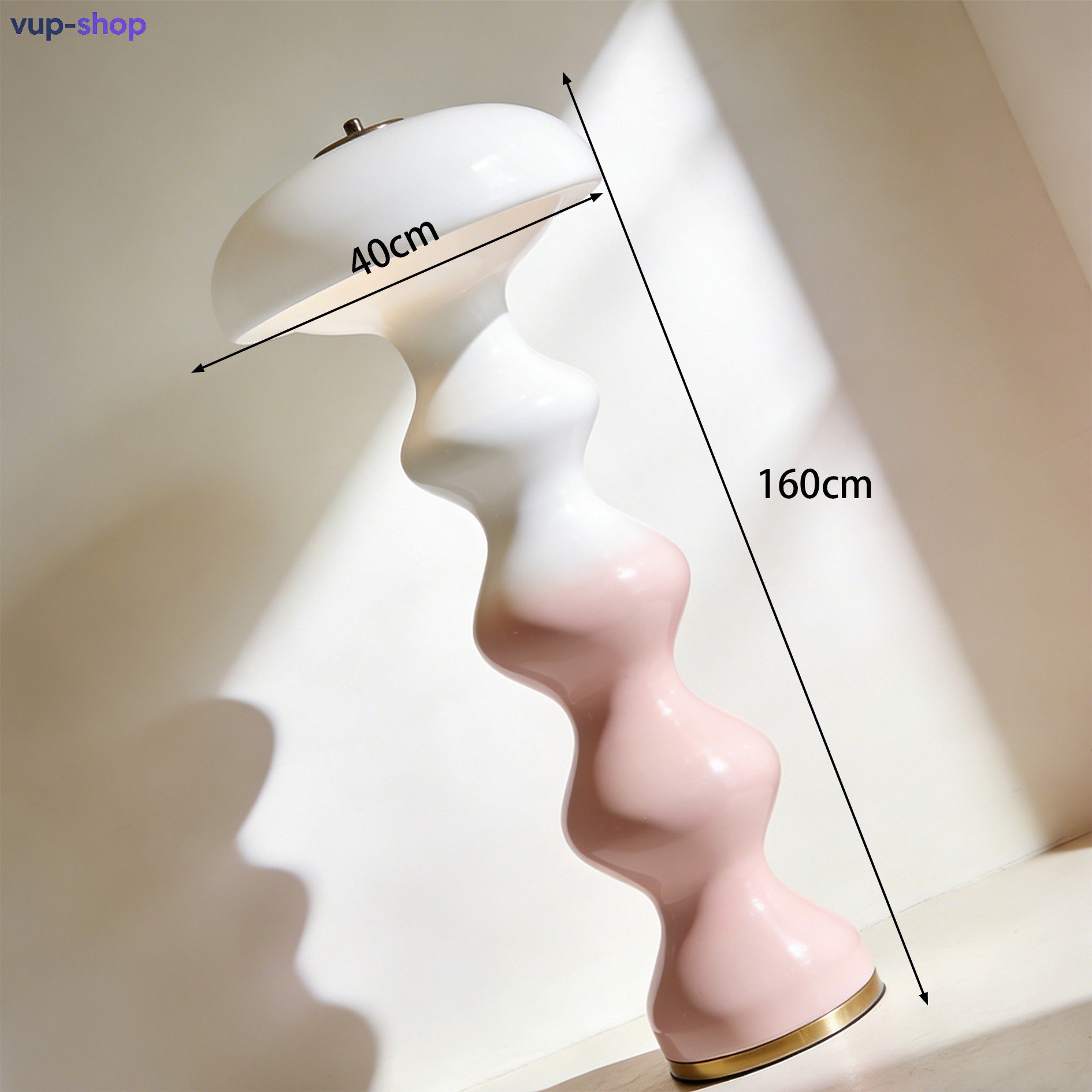 落地燈柔和光線照明效果