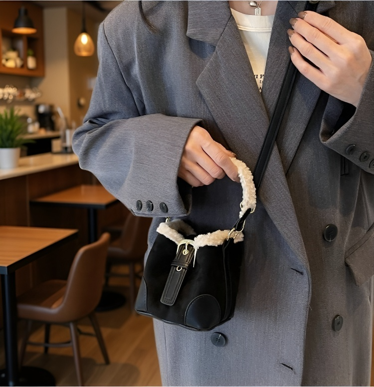 バッグ内部の収納スペースイメージ