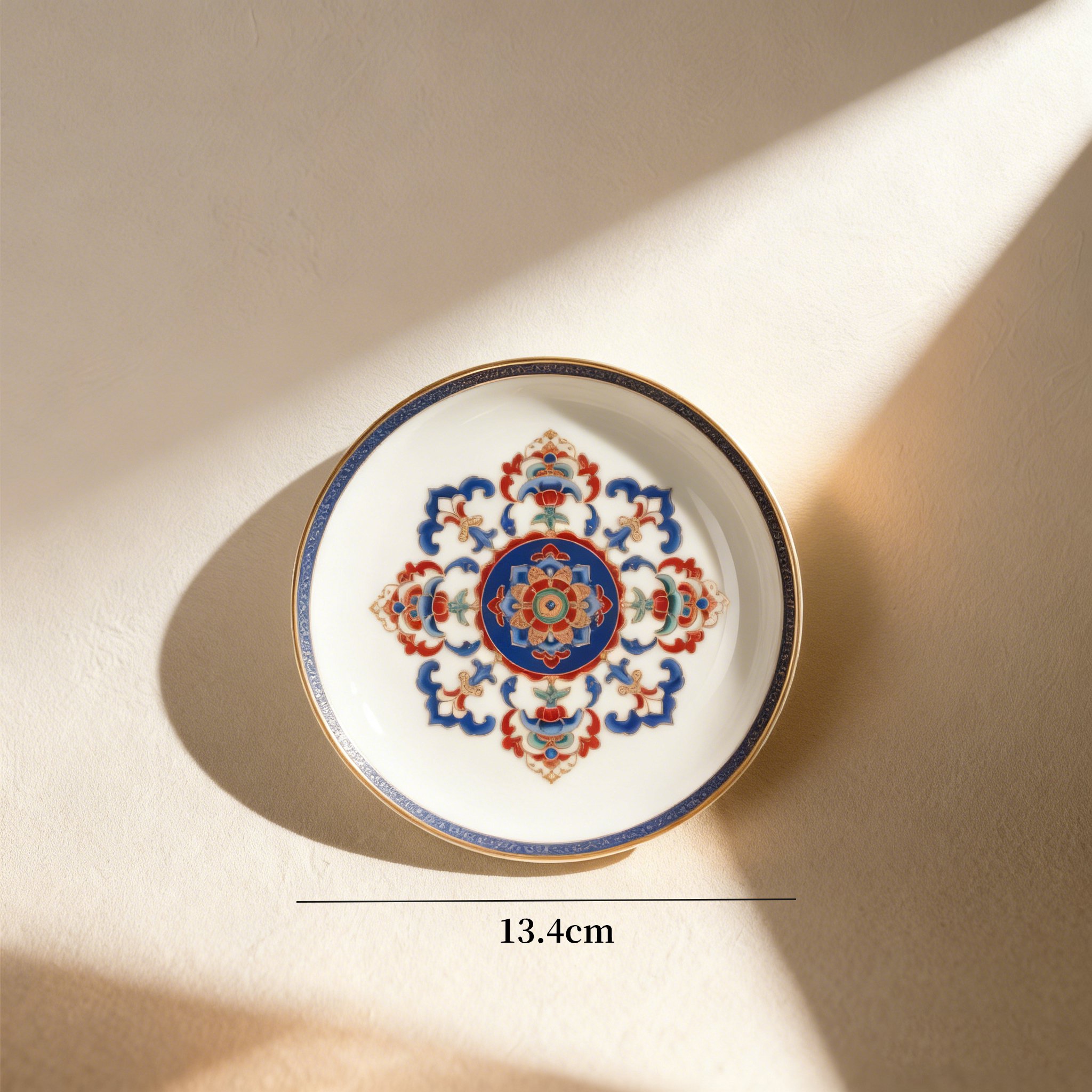 고급스러운 글레이즈 마감의 도자기 접시 근접 촬영