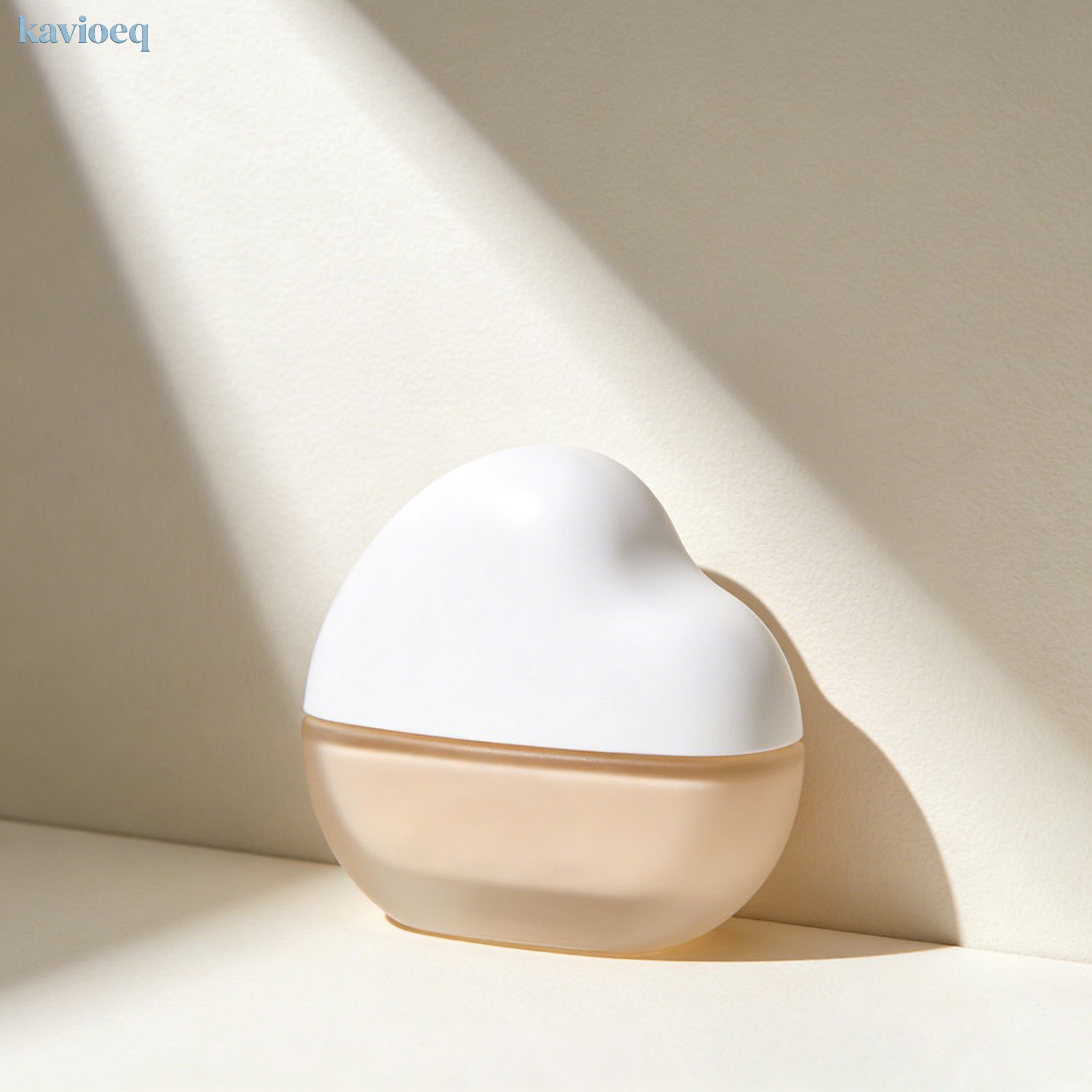 唇膜產品特寫與質地展示