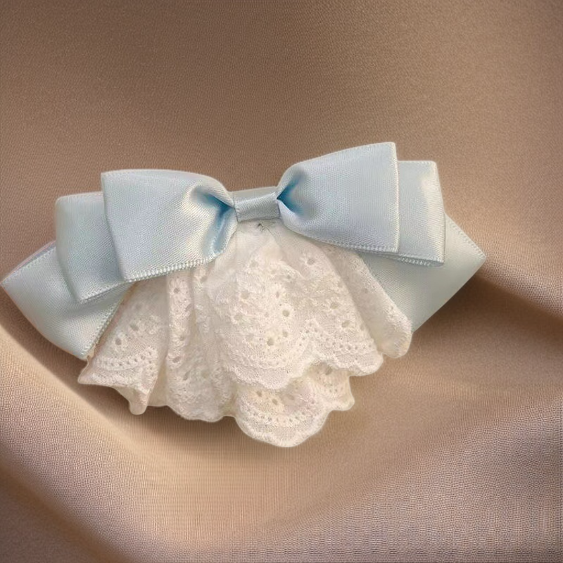 レースのヘアクリップ