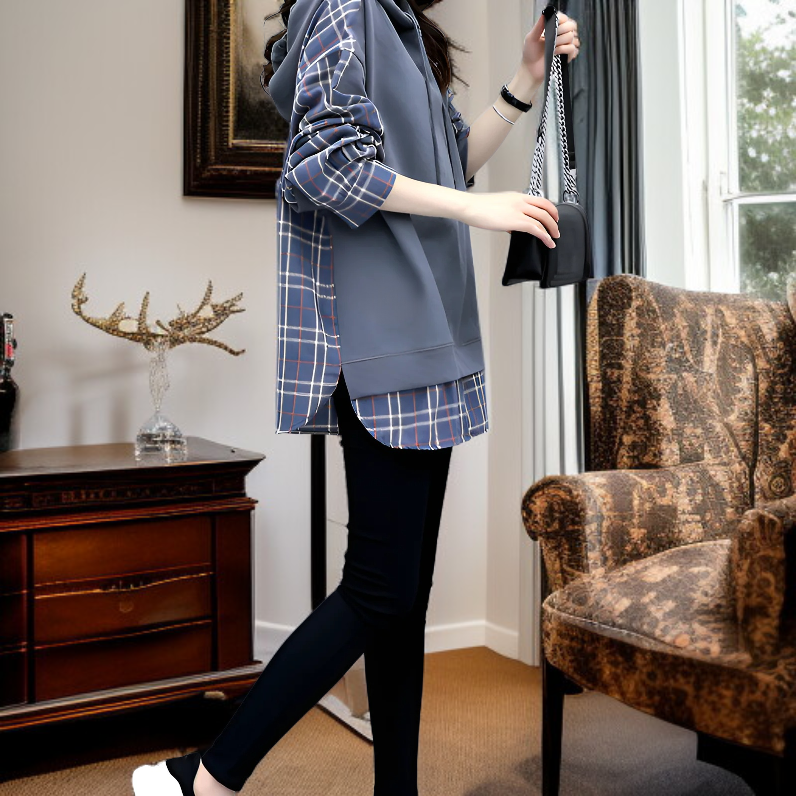 フード付きミドル丈Tシャツカジュアルコーディネート例