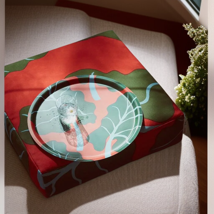 Okrągła taca IKEA BASTUA czerwona 43 cm do kawiarni, imprez, kempingu 805.426.83