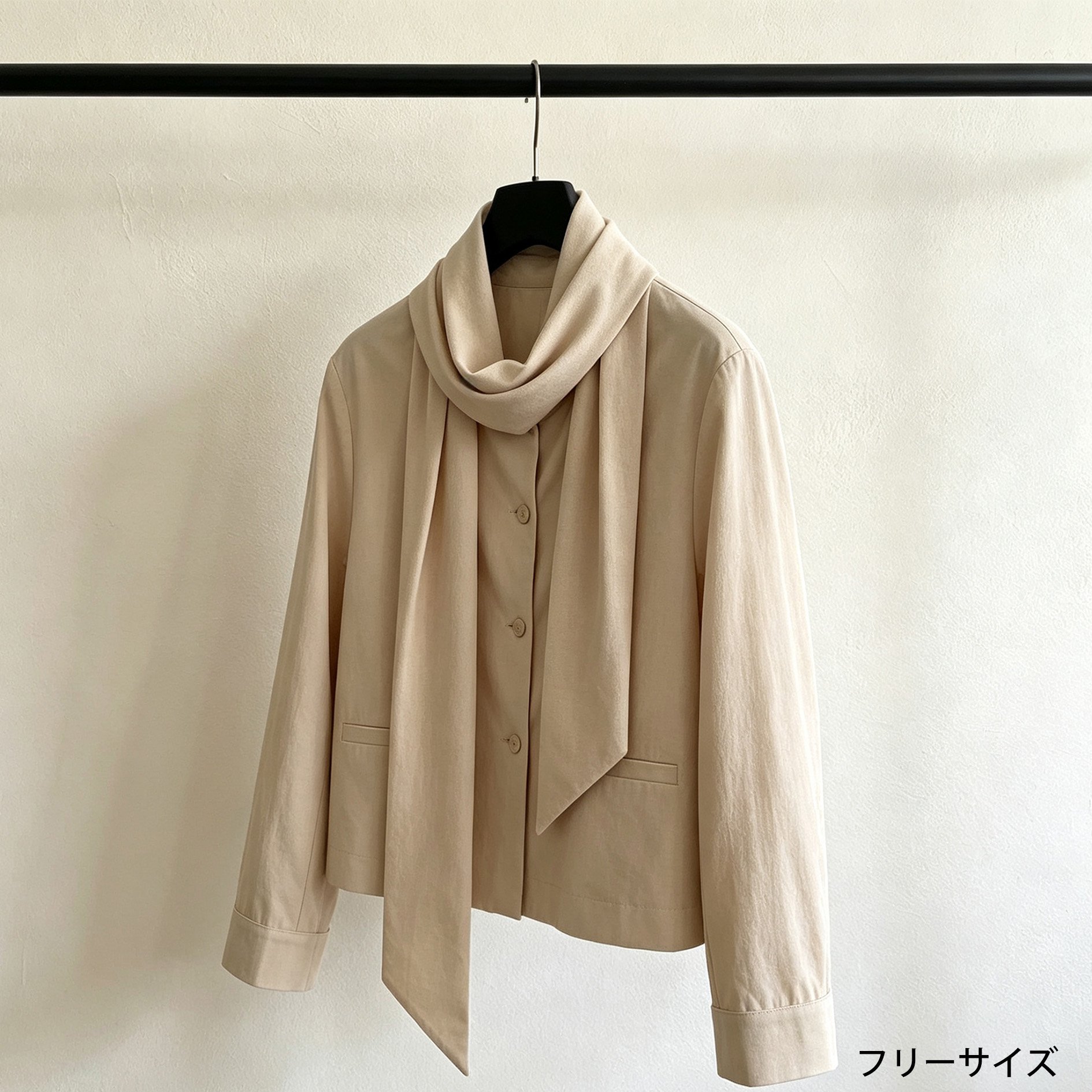 ショート丈ジャケットの全体画像
