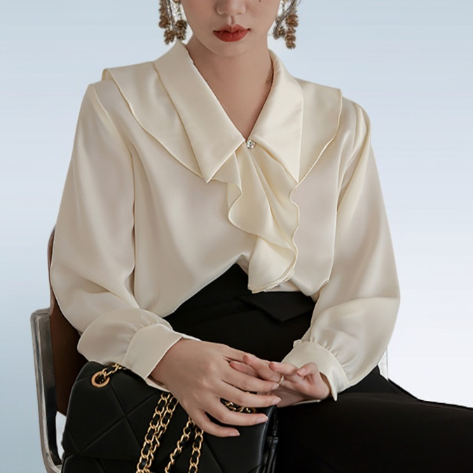 フリルブラウス、フランスらしい甘いトップス