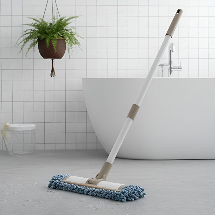 Bílý úklidový mop