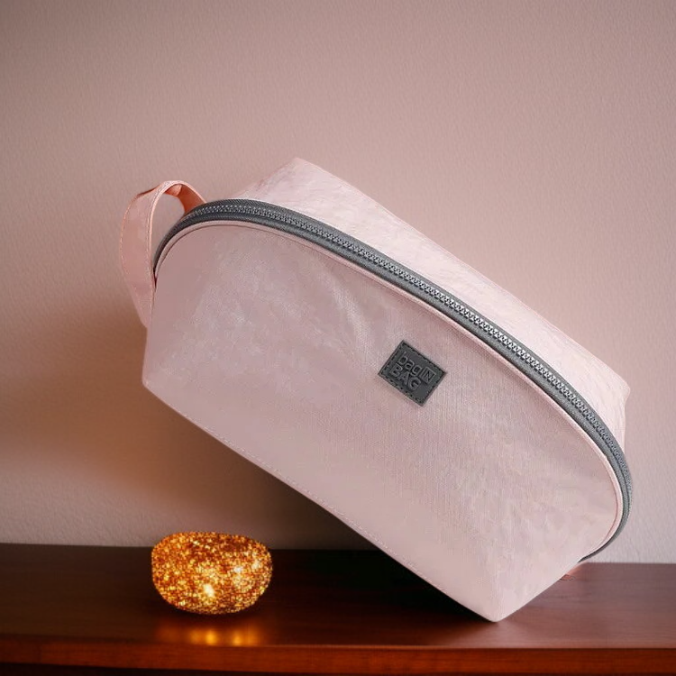 出張や旅行に最適な収納バッグのイメージ