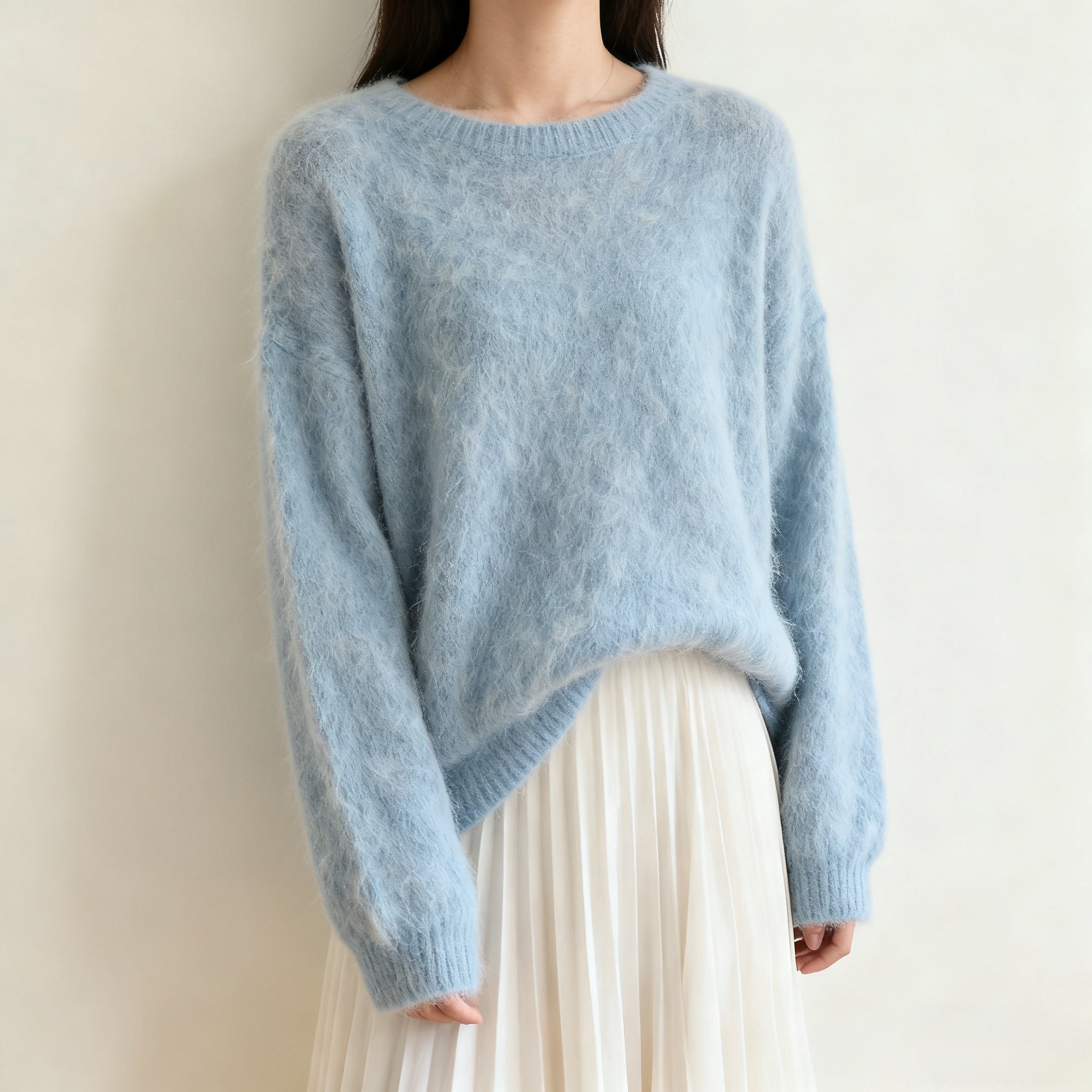 하늘색 소프트 니트 스웨터 착용샷