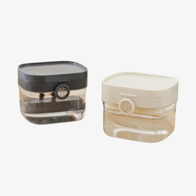 Accesorios de limpieza guardados en el estuche multifuncional