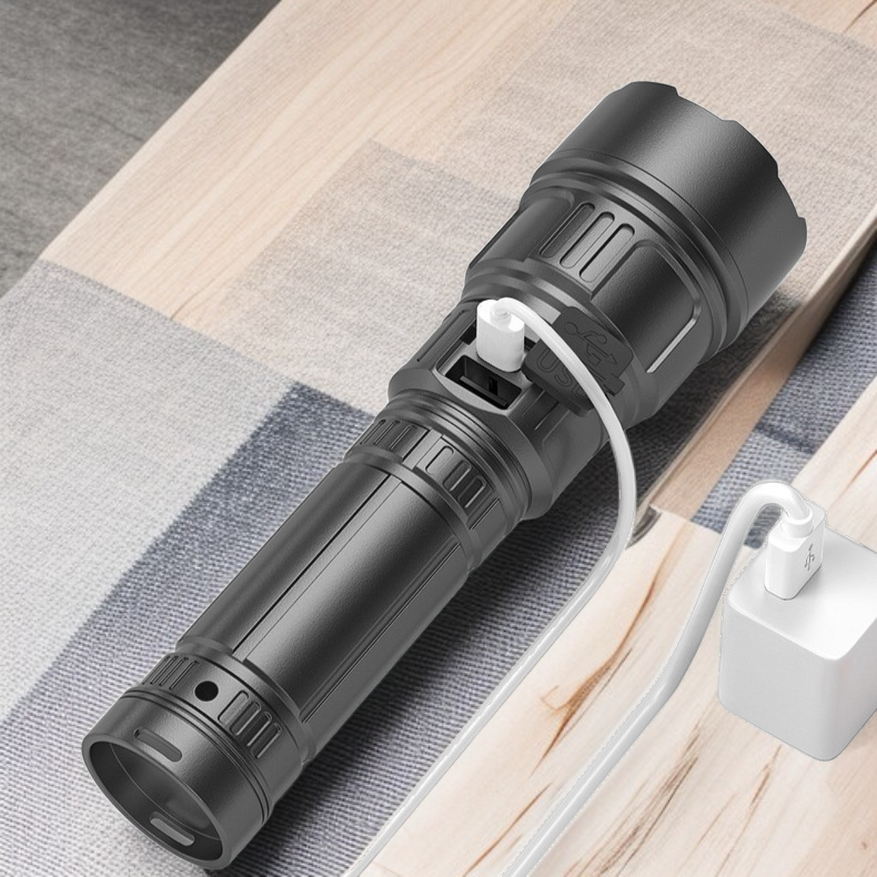 ズーム機能付き懐中電灯