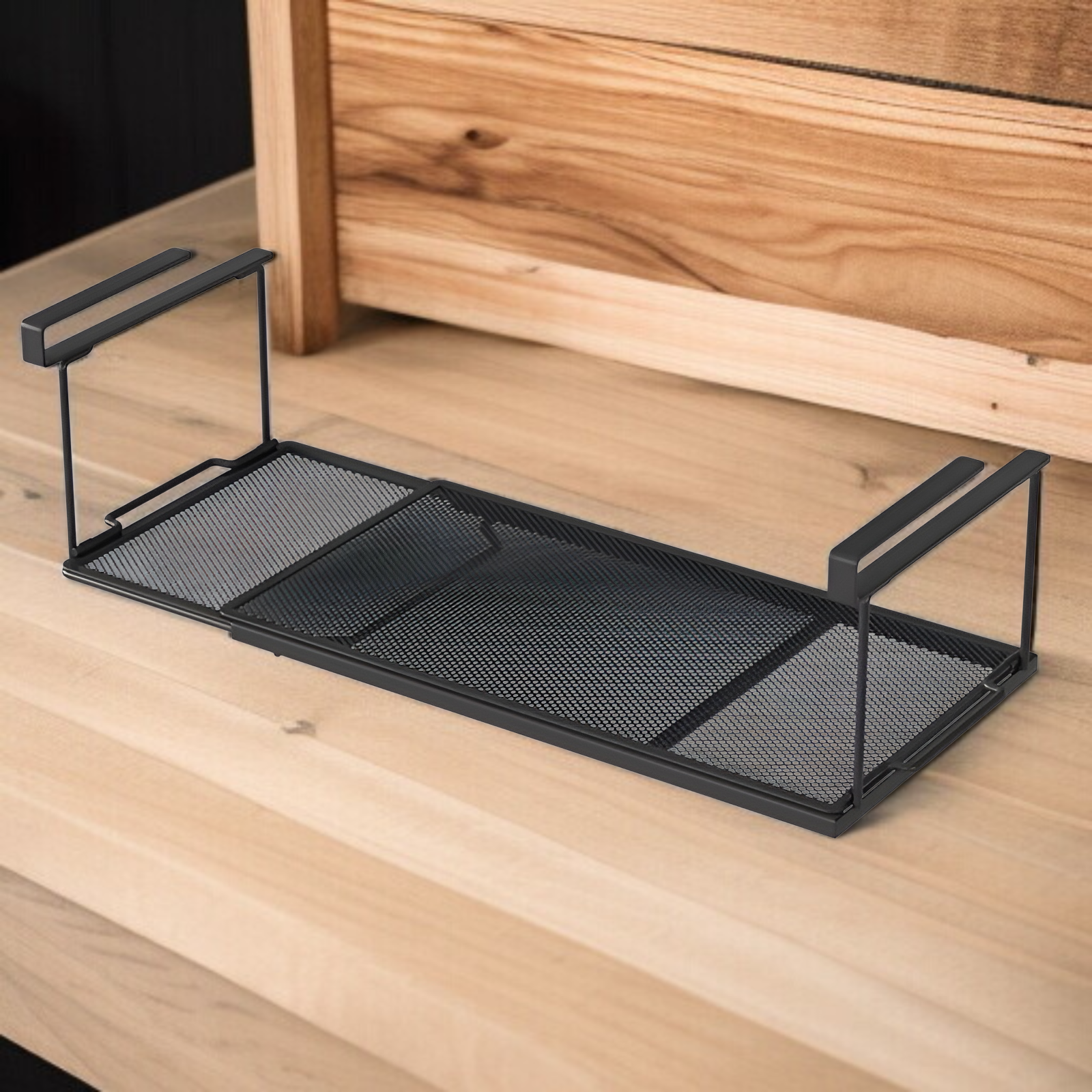 Ausziehbarer Aufhänger unter dem Schrank