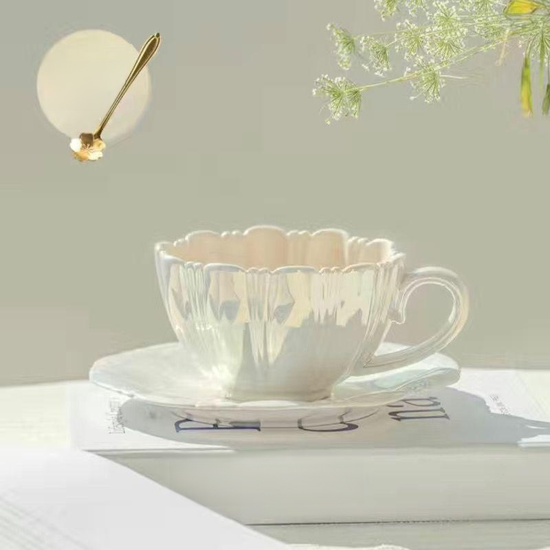 blütenblattförmige Kaffeetasse