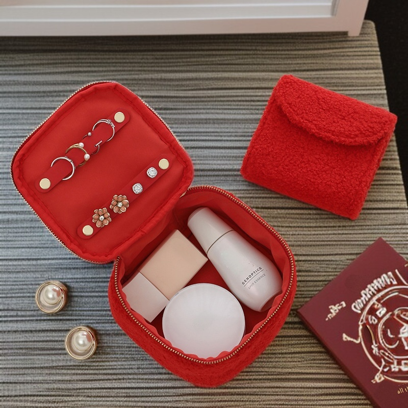 Español: Bolsa organizadora de joyas y maquillaje de terciopelo, portátil y elegante