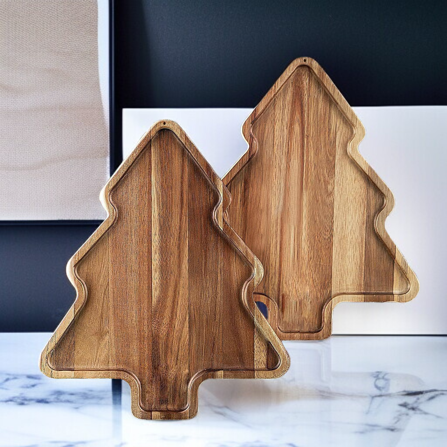 クリスマスツリー型の木製食器の全体写真