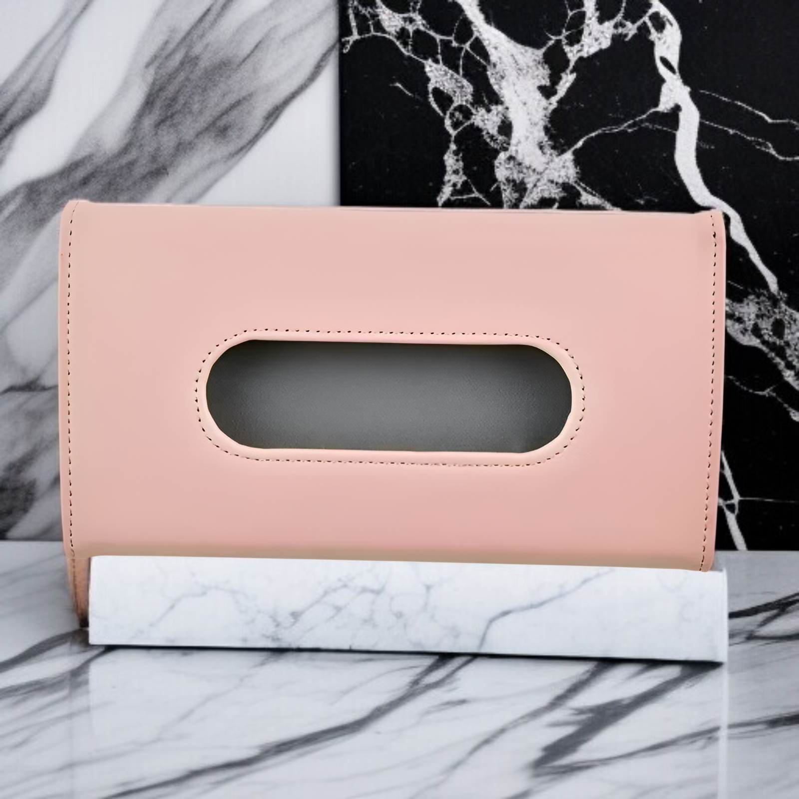 Skrzynka papierowa do ręczników z panelami słonecznymi zamontowana w samochodzie