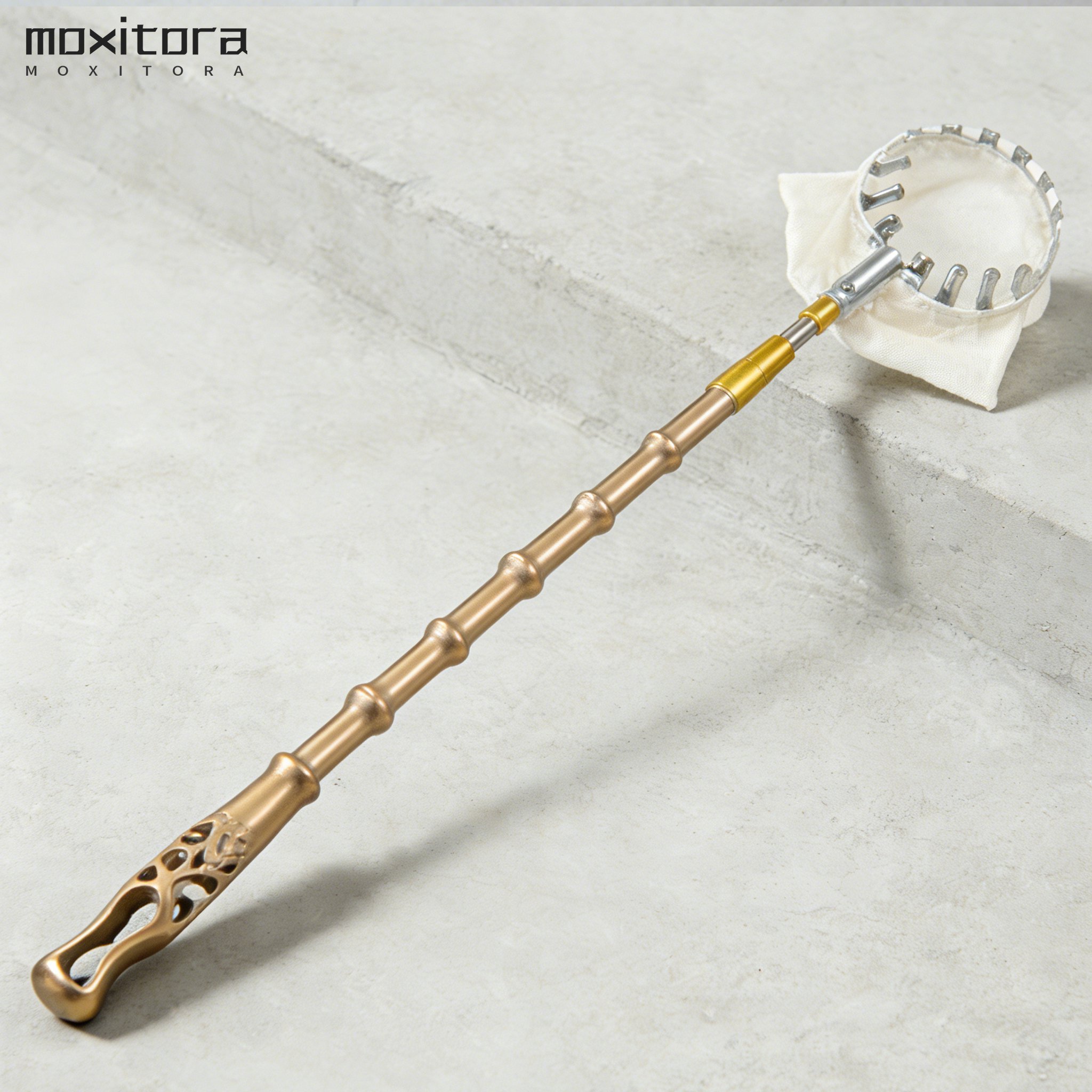 Gyümölcsszedő eszköz használat közben egy almafán