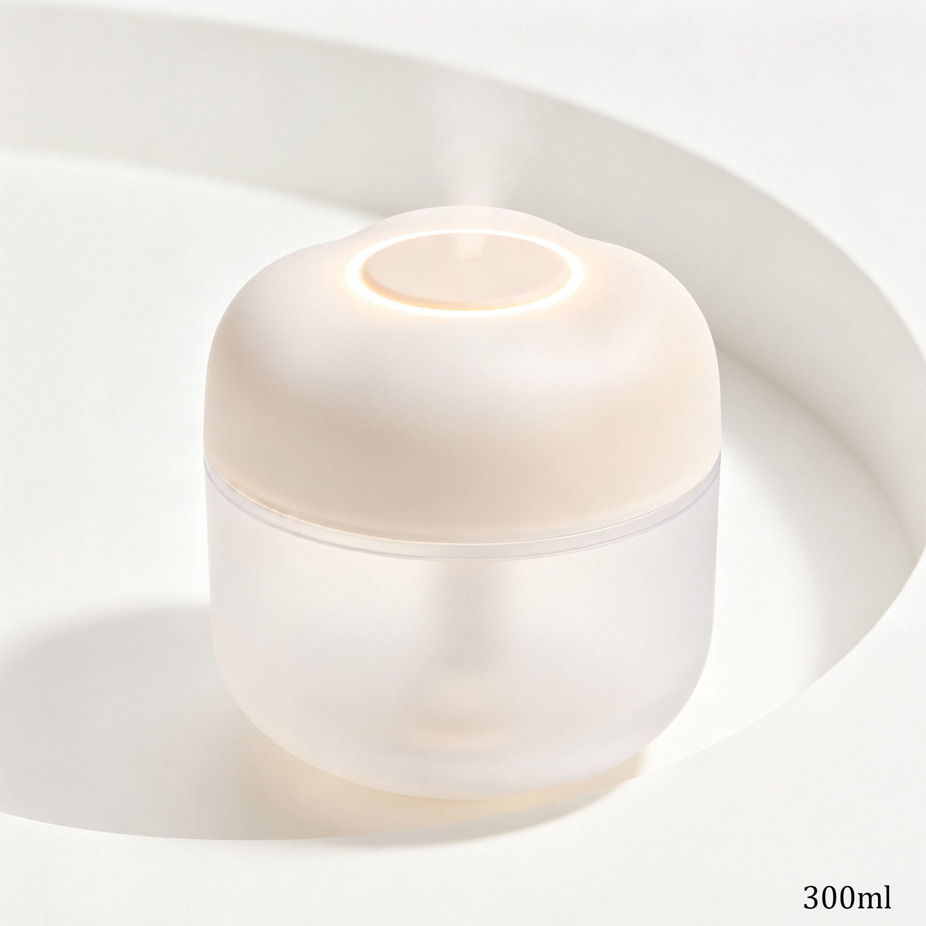 ミストを噴出する卓上加湿器