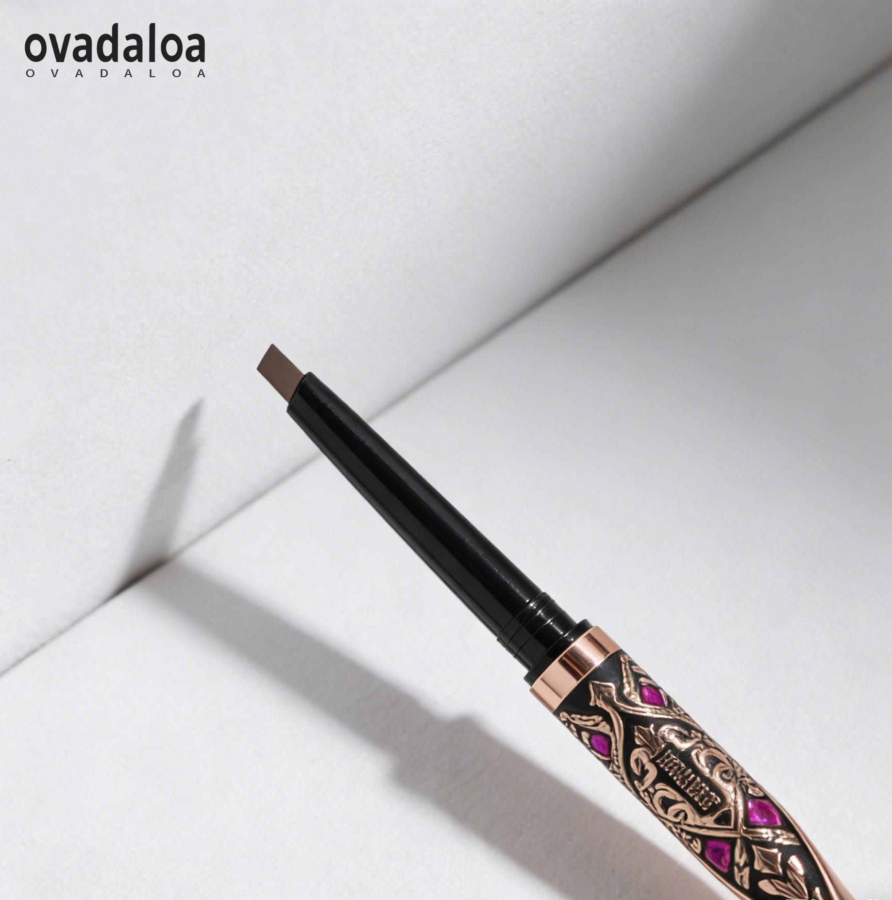 自然持久眉筆細緻筆芯特寫