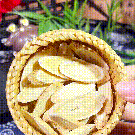 Antiperspirant and spleen-strengthening Schisandra chinensis, Astragalus and Ophiopogon japonicus he