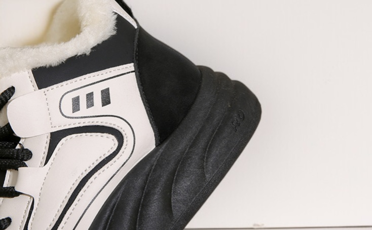 スタイリッシュな韓国ファッションブーツコーデ