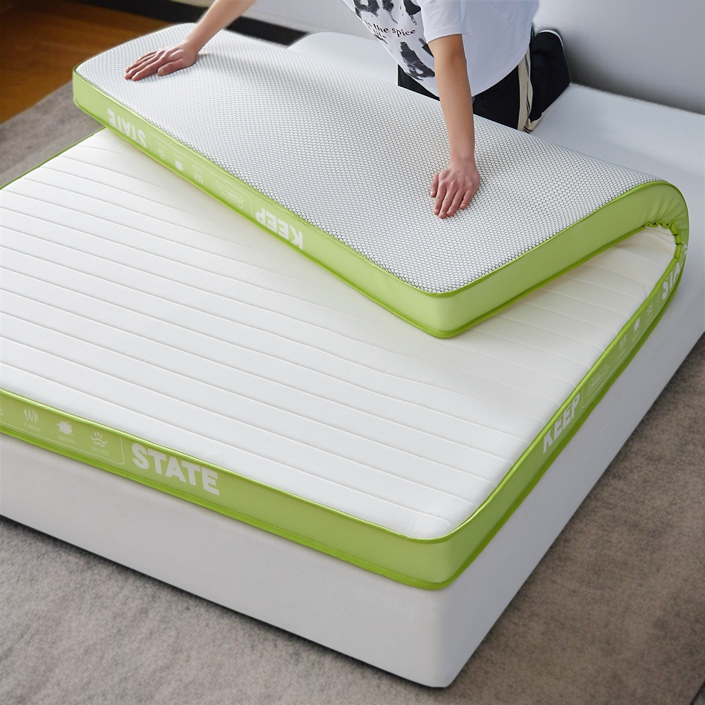 学生寮の部屋の畳マットにスポンジマットレスのスポンジを厚くしてマットの家庭用ベッドの布団を厚くする