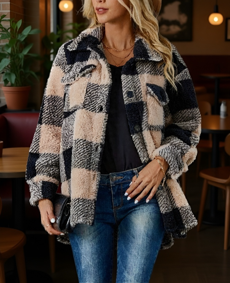 트렌디한 체크 퍼 코트 착용 샷