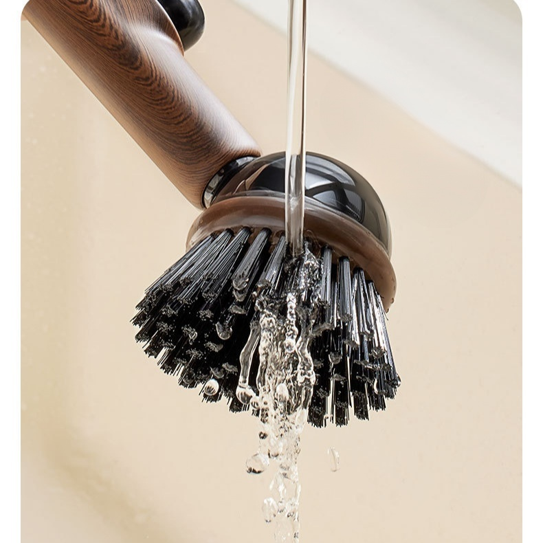 木目調吸盤付き立てられる液体注入型鍋用ブラシ