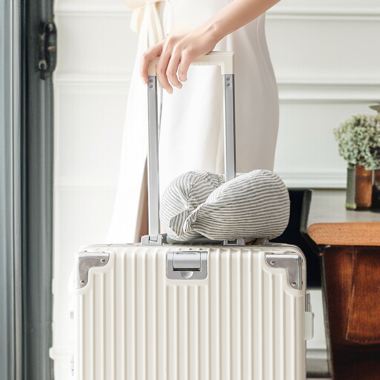 飛行機用ネックピロー 首を包み込むように眠り 昼寝枕を支える 学生ラテックス枕昼寝ネックピロー