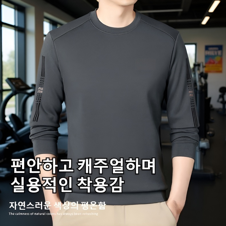 베이직 디자인의 남성 긴팔 티셔츠 착용샷