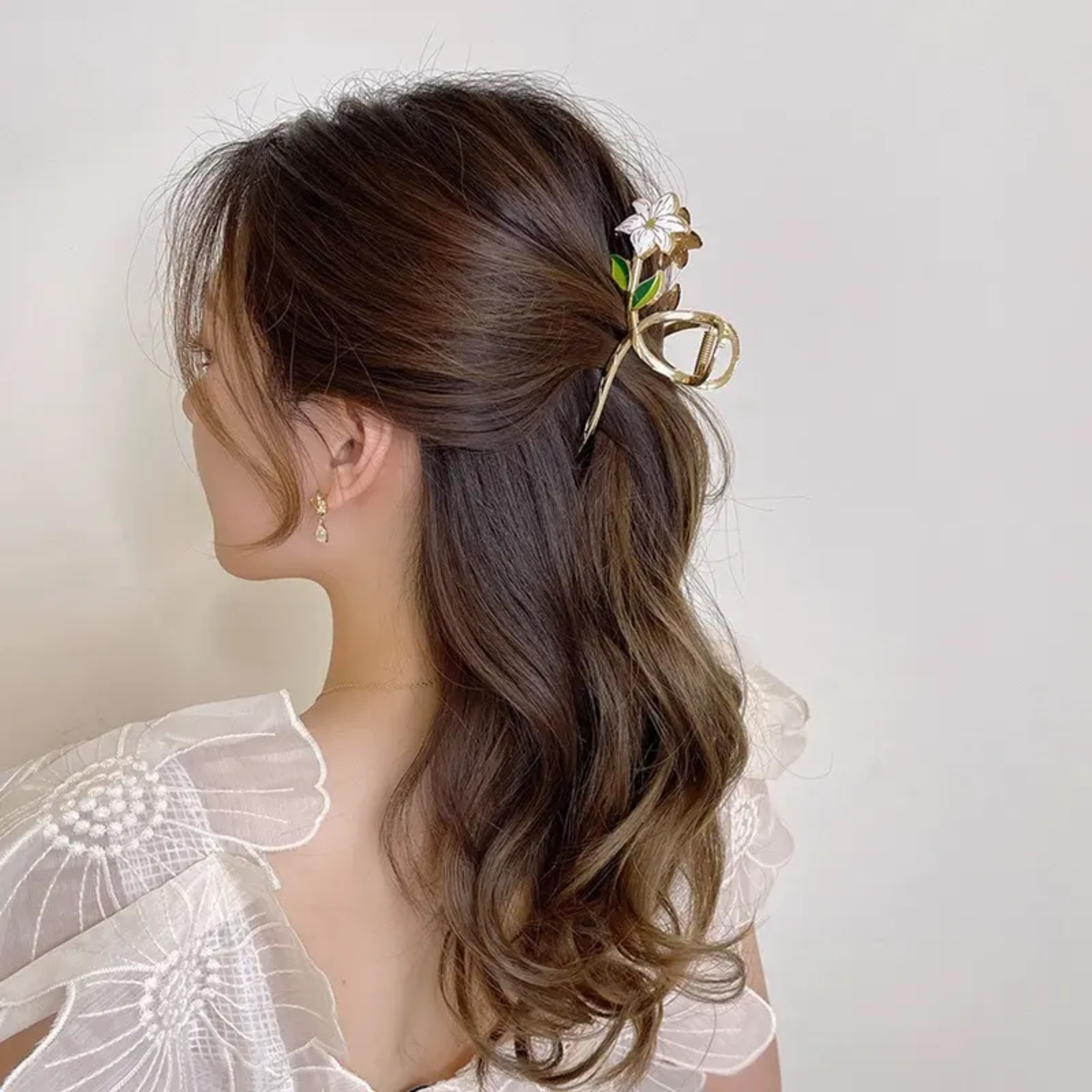Elegant Vintage Lily Flower Hair Claw