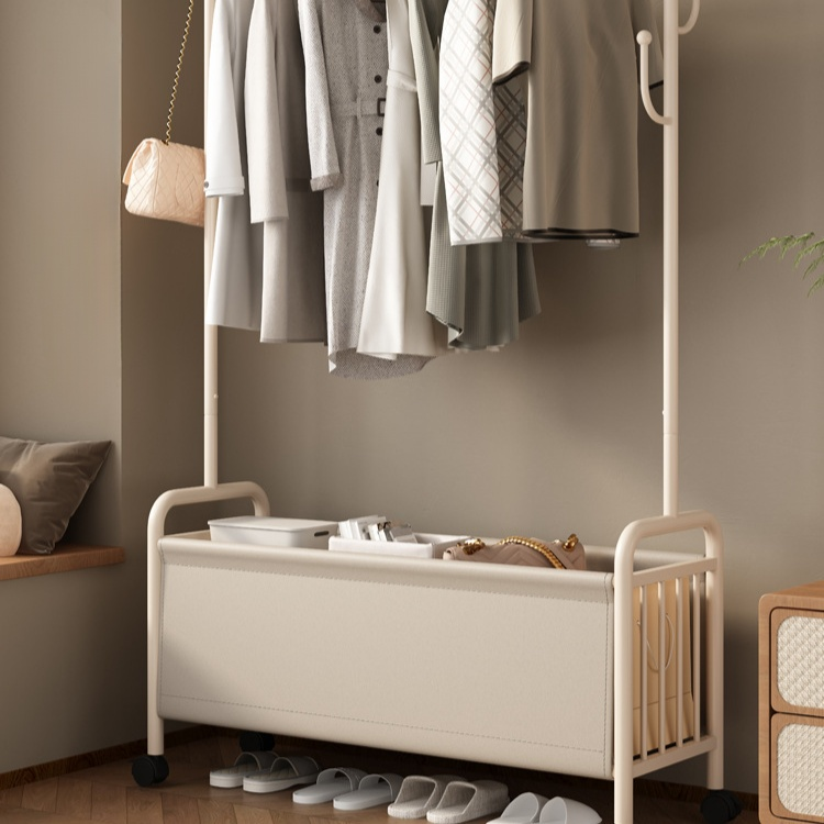 クリーム色床置きハンガーラック　寝室用衣類整理ラック　移動式収納ハンガーラック