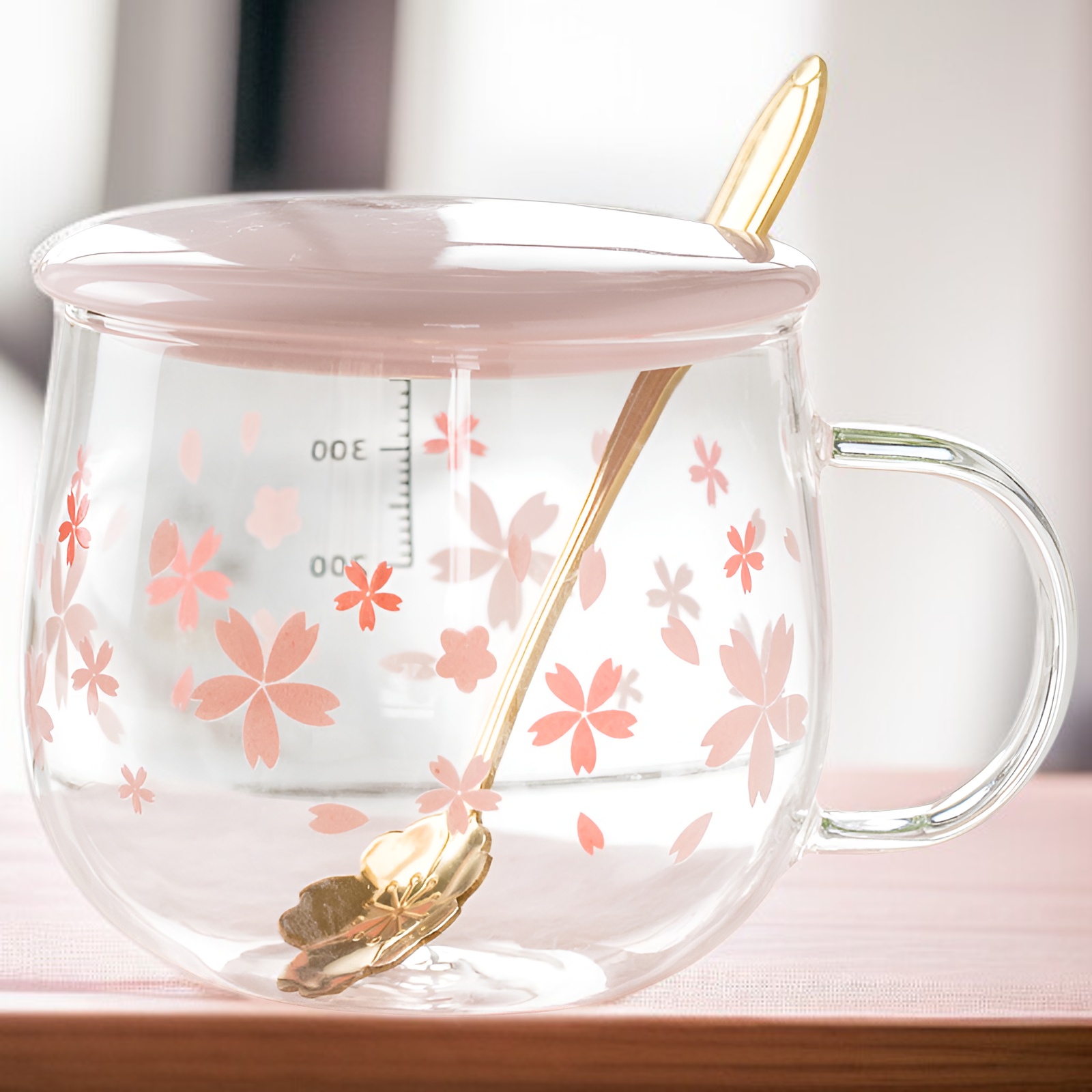 Transparentes Kirschblütenglas