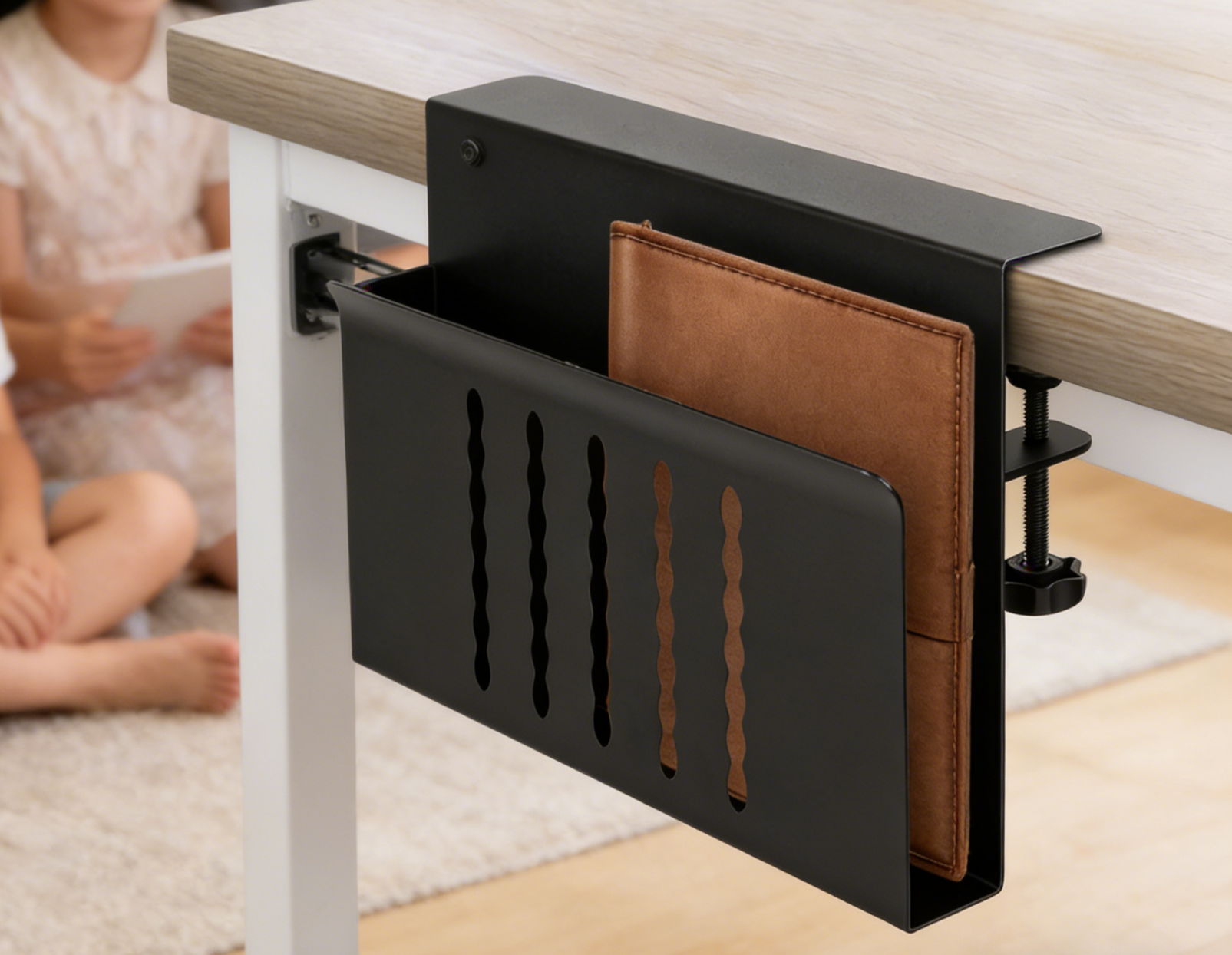 側邊收納支架可調節設計特寫