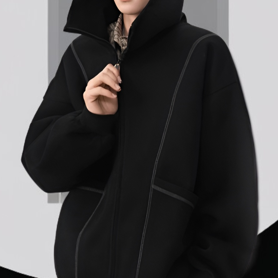 지퍼 디테일이 돋보이는 남성 후드 코트