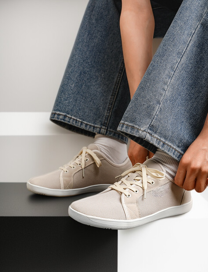 スタイリッシュなデザインの男性用カジュアルシューズ