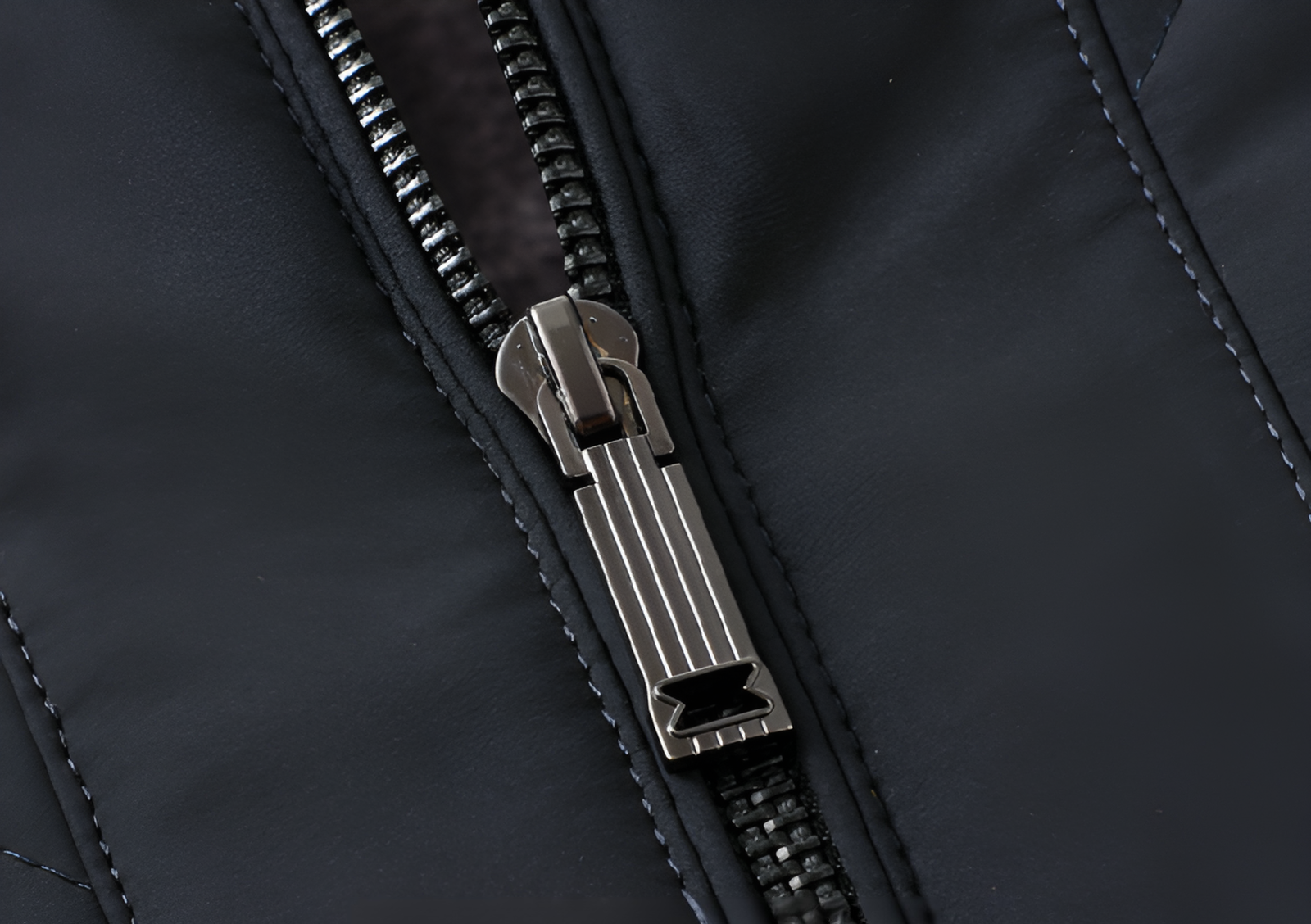 ビジネスシーンにも合うメンズコート