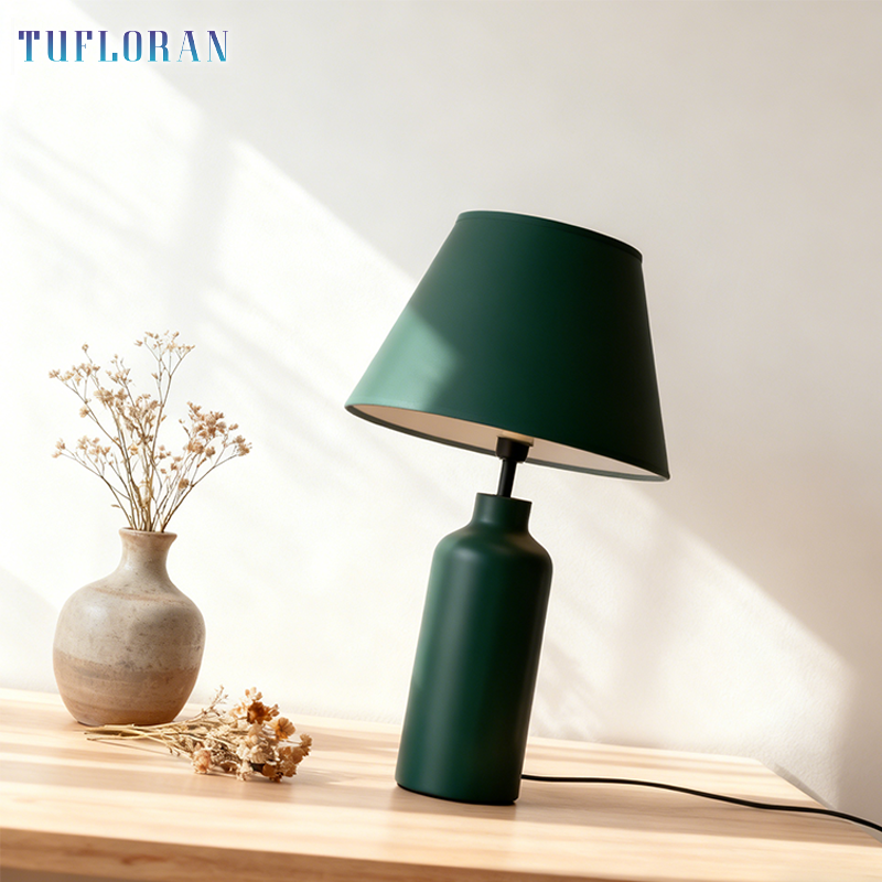 โคมไฟตั้งโต๊ะสีเขียว