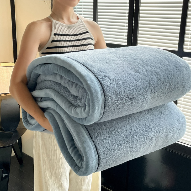 이중으로 두껍게 만든 긴 파일 담요