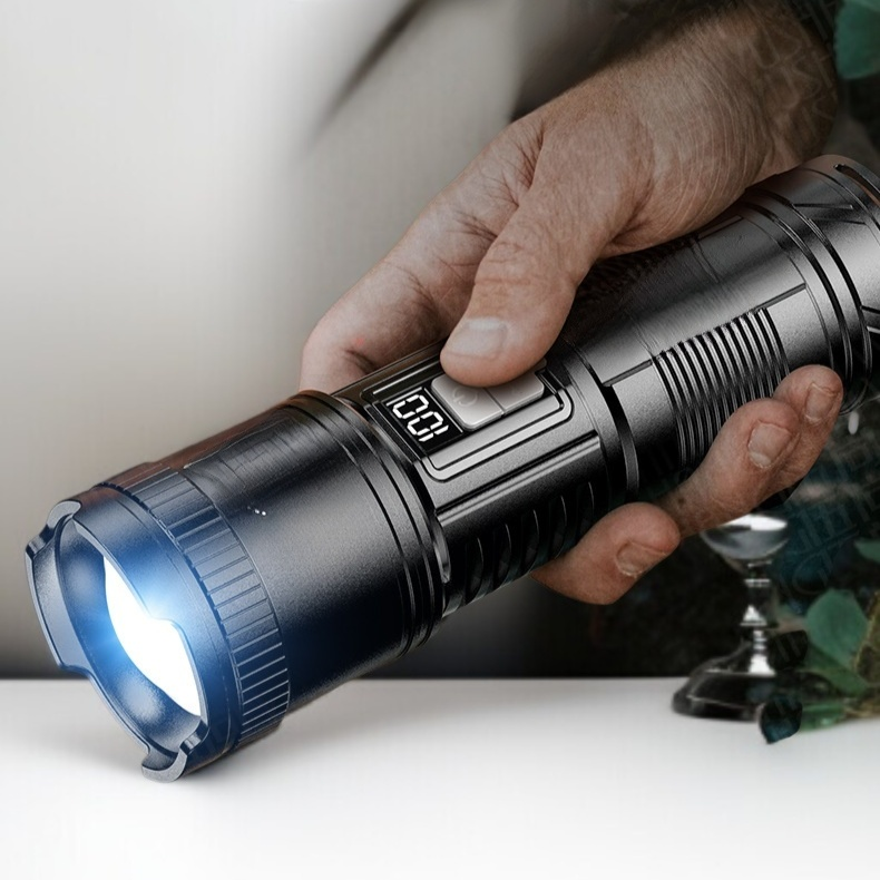 Kompakte Zoom-Taschenlampe für Wandern und Reisen