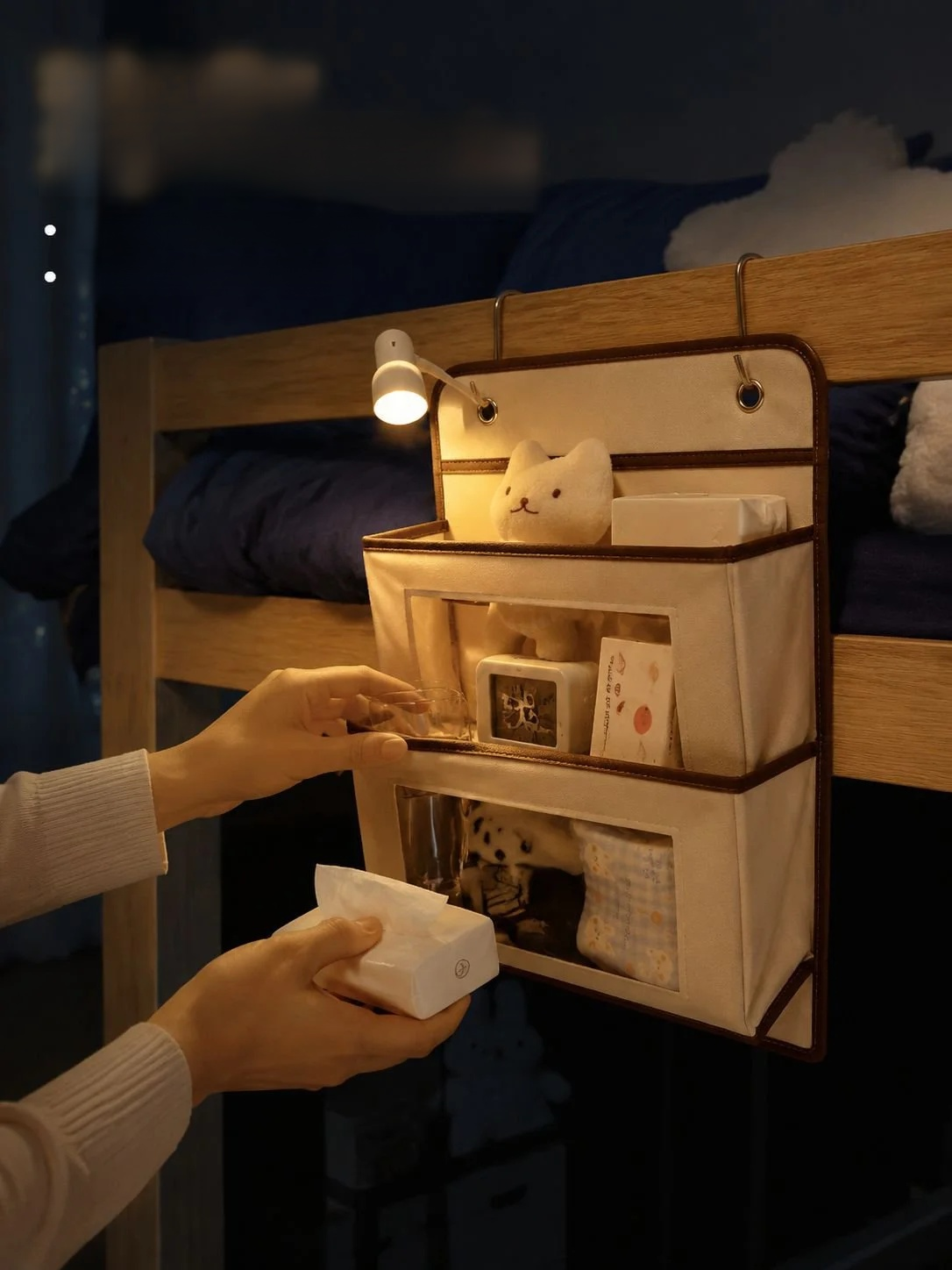 Étagère de lit sans perçage pour une chambre bien ordonnée