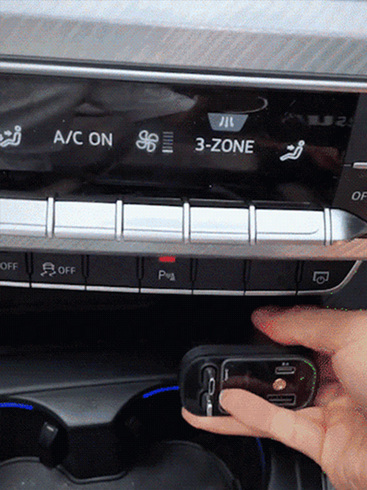 شاحن سيارة بأربع ميزات مع كابل قابل للسحب وإضاءة على شكل نجوم