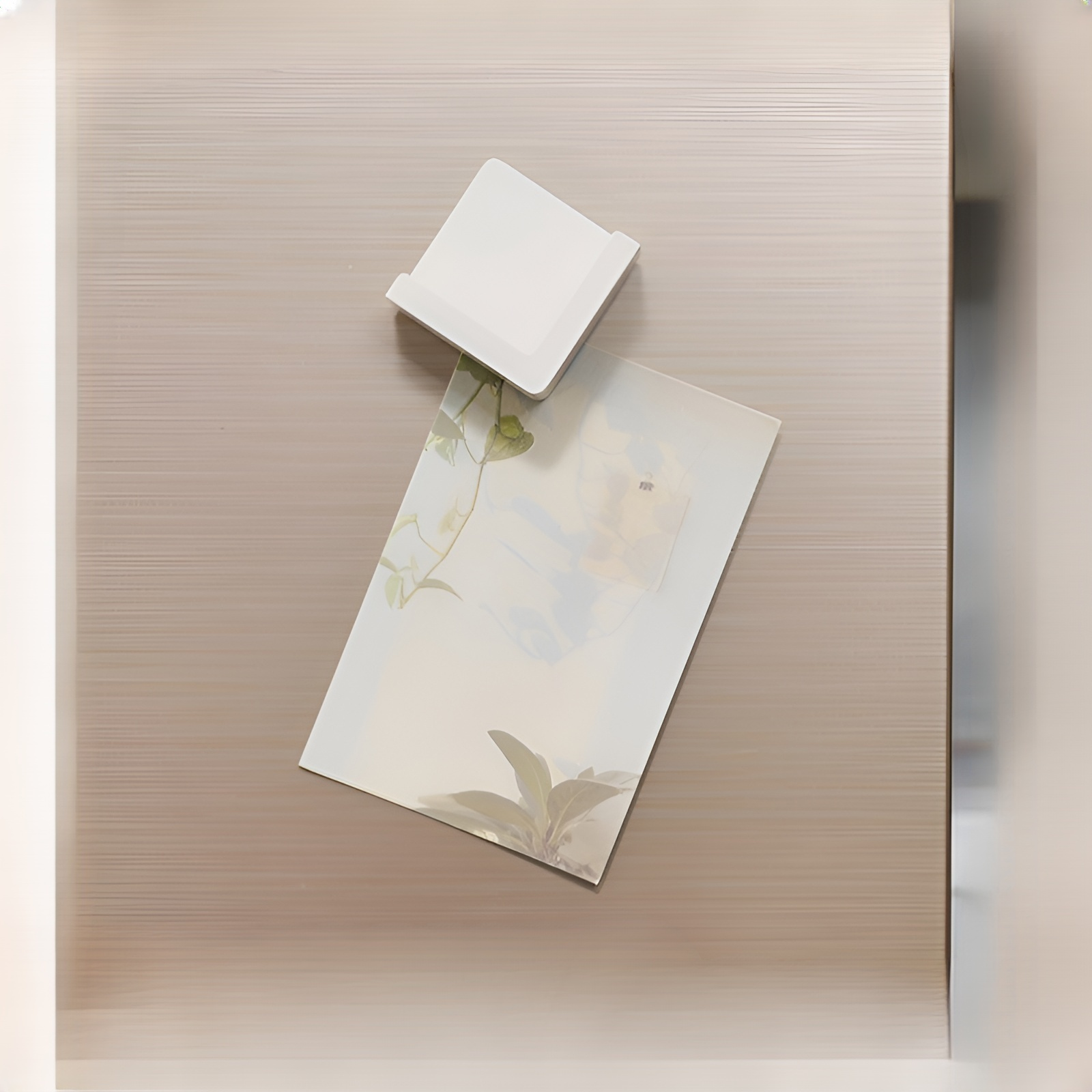 แท่นวางโทรศัพท์แบบแม่เหล็ก